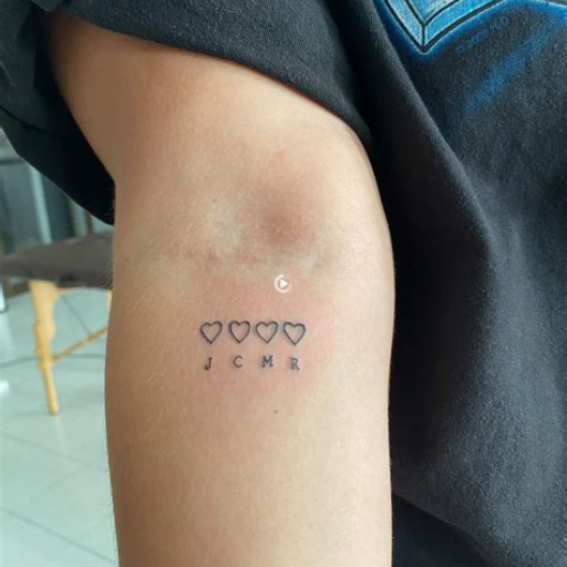 Small Tattoo Ideas to Represent Family Small Tattoo Ideas to Represent Family