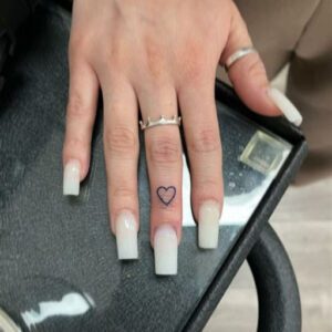 Are Tattoos on Fingers a Good Idea? Are Tattoos on Fingers a Good Idea?